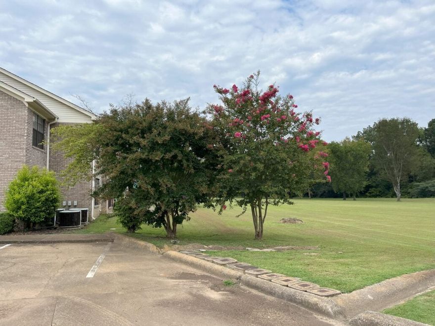 Creekside Apartment Community, Florence Alabama — photo from the property's source listing