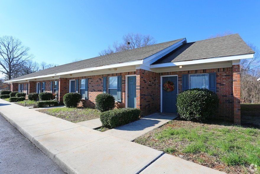 Hensley Square, Florence Alabama — photo from the property's source listing