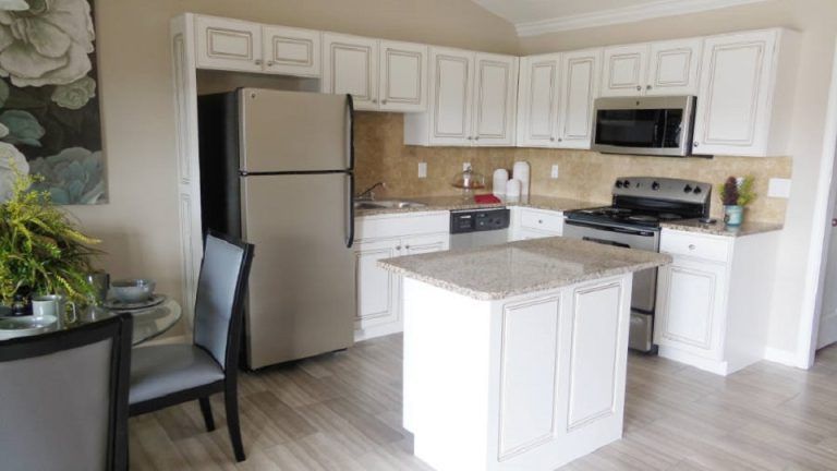 Royal Crest Apartments, Muscle Shoals Alabama — photo from the property's source listing