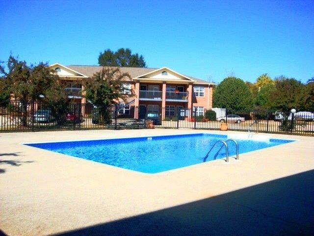 Oak Parc Apartments, Florence Alabama — photo from the property's source listing