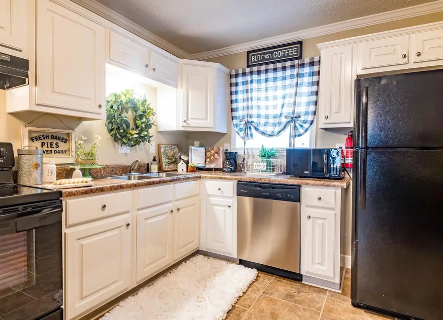 Brookfield Apartments, Muscle Shoals Alabama — photo from the property's source listing
