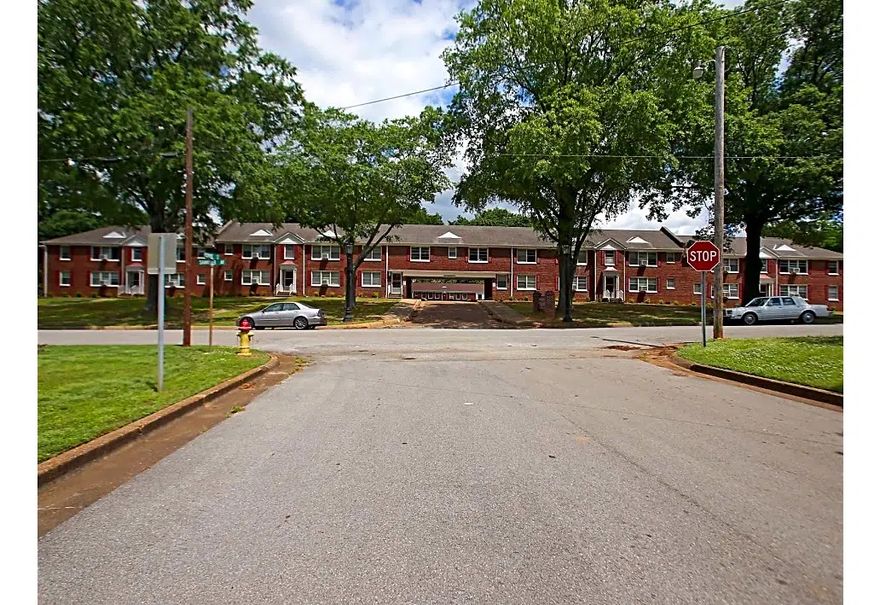 Sannoner Square, Florence Alabama — photo from the property's source listing